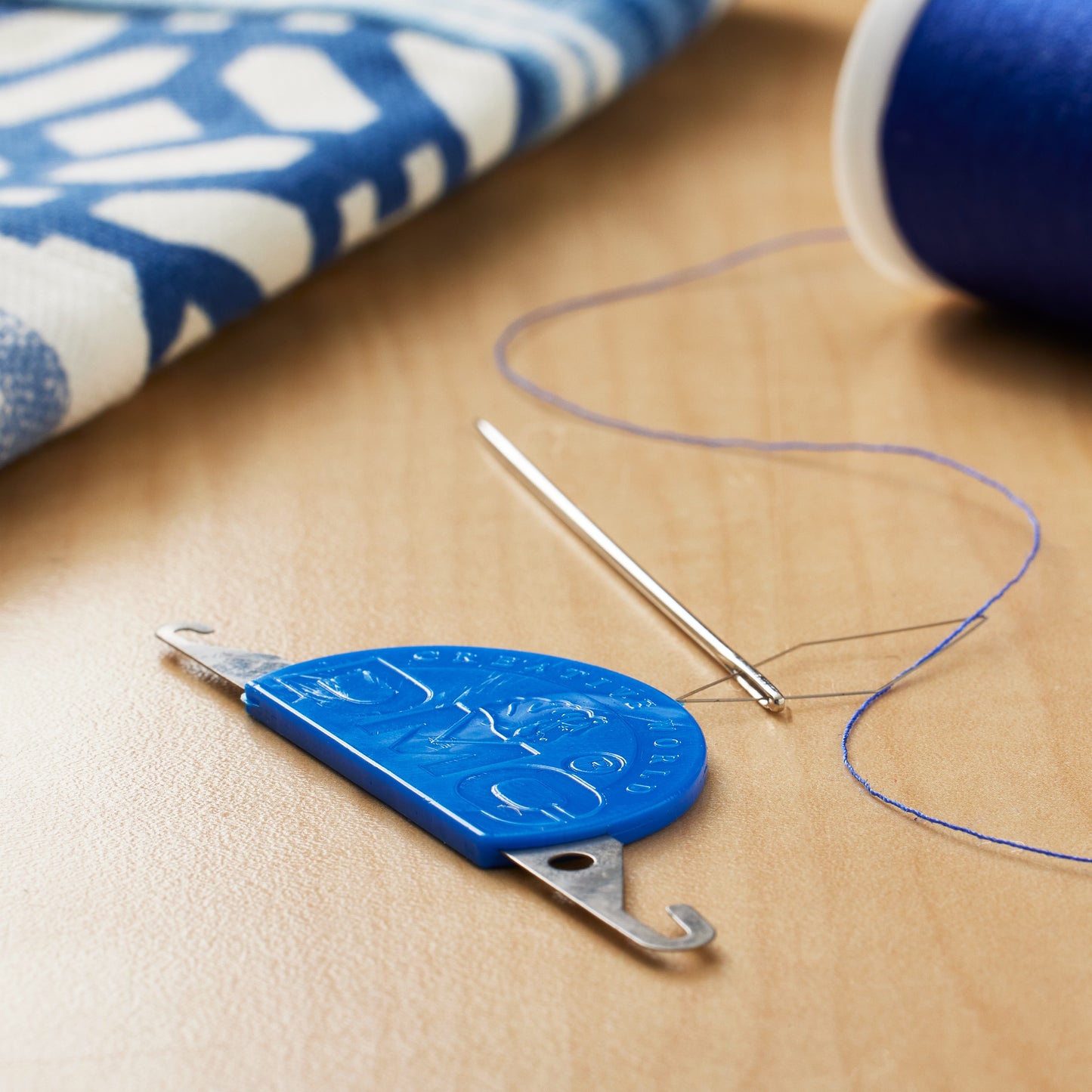 DMC 3-in-1 Needle Threader
